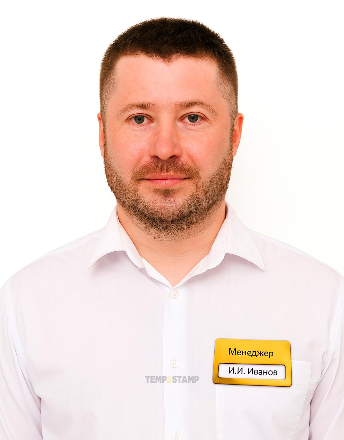 Пластиковый бейдж с окошком на магните, менеджер